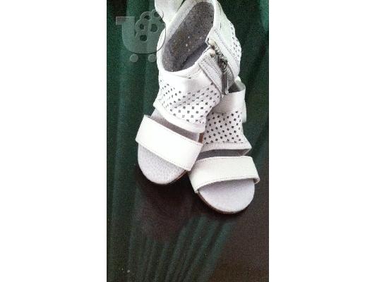 PoulaTo: Πέδιλο Βάπτισης Babywalker * Μέγεθος Παπουτσιού 21 λευκό